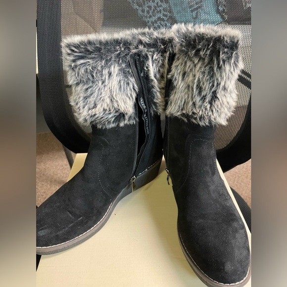 Spring Step Black Ankle Boots with Faux Fur Trim - Picture 4 of 7